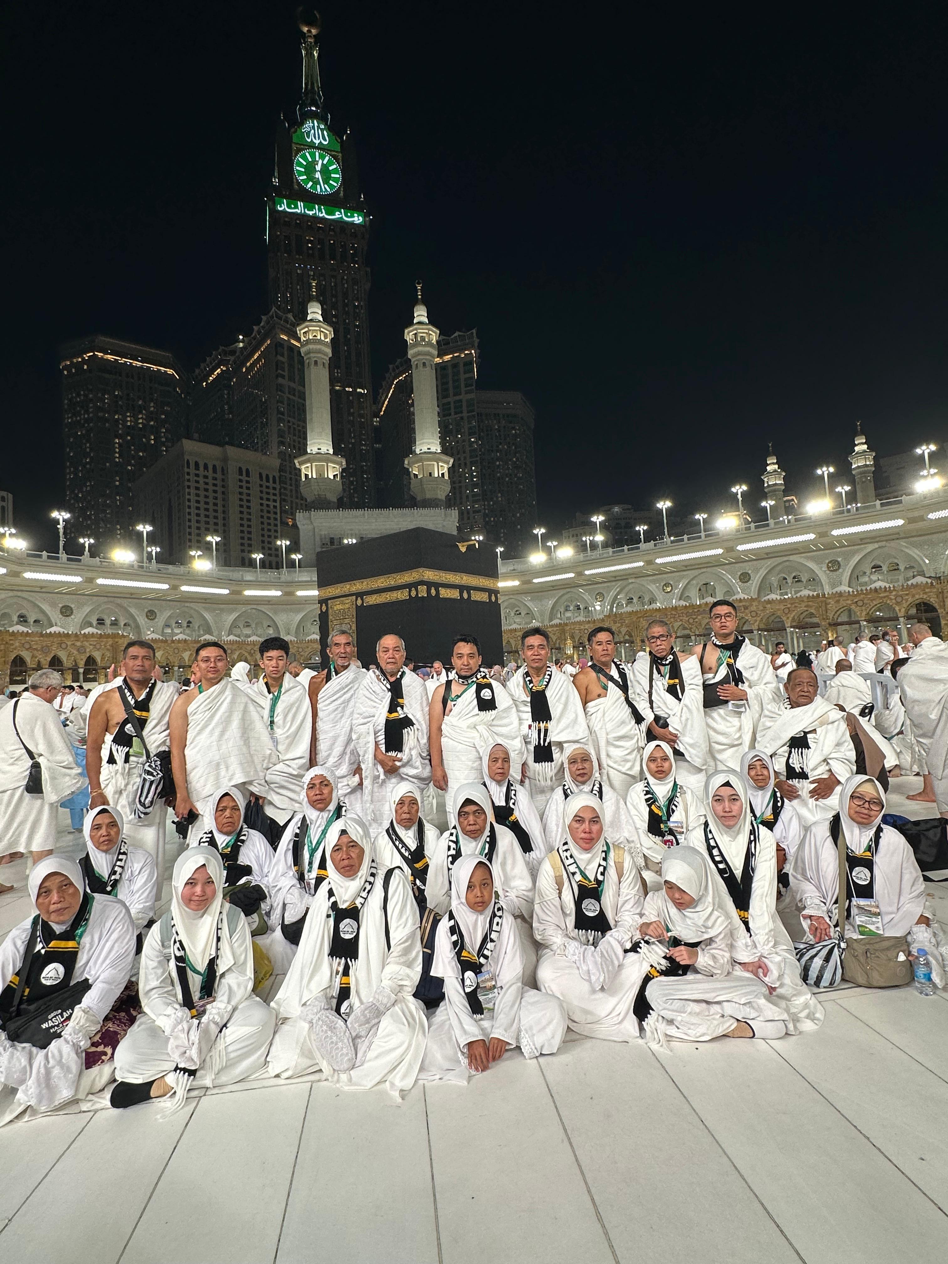 Jamaah Wasilah Amal Tour di Masjidil Haram malam hari